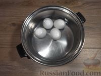 Фото приготовления рецепта: Яичный салат с лавашом, крабовыми палочками и консервированной кукурузой - шаг №2
