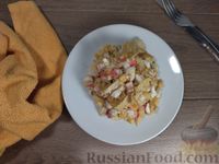 Фото приготовления рецепта: Яичный салат с лавашом, крабовыми палочками и консервированной кукурузой - шаг №11