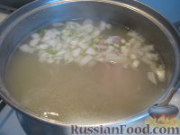 Фото приготовления рецепта: Суп грибной со свининой - шаг №7
