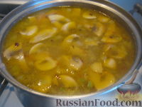 Фото приготовления рецепта: Суп грибной со свининой - шаг №11