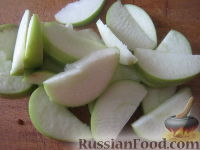 Фото приготовления рецепта: Квашеная капуста с яблоками - шаг №4