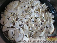 Фото приготовления рецепта: Отбивные с грибами и сыром - шаг №12