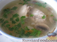 Фото к рецепту: Грибной суп с куриными крылышками