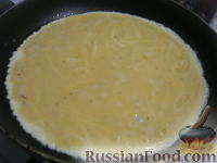 Фото приготовления рецепта: Омлет сырный - шаг №8