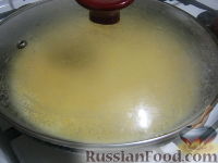 Фото приготовления рецепта: Омлет сырный - шаг №9