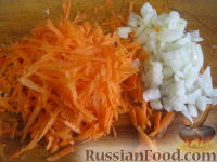 Фото приготовления рецепта: Слоёный салат с шампиньонами, картофелем, сыром и яйцами - шаг №15