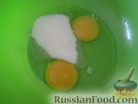Фото приготовления рецепта: Блины молочные тонкие - шаг №3