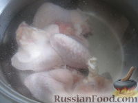 Фото приготовления рецепта: Рассольник из курицы с перловкой - шаг №1
