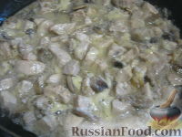 Фото приготовления рецепта: Паста с куриной грудкой и шампиньонами - шаг №15