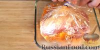 Фото приготовления рецепта: Пикантная свиная шейка на капусте с паприкой - шаг №4