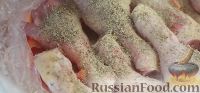 Фото приготовления рецепта: Куриные ножки в соусе с паприкой и травами - шаг №6