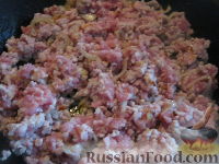 Фото приготовления рецепта: Запеканка из макарон с мясным  фаршем - шаг №8