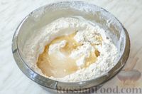 Фото приготовления рецепта: Постный заливной пирог из дрожжевого теста на растительном масле, с капустой, тушенной в томате - шаг №12