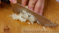 Фото приготовления рецепта: Паштет из куриных сердечек с морковкой и луком - шаг №6