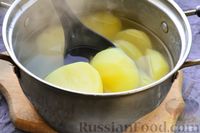 Фото приготовления рецепта: Картофельные котлеты с колбасой - шаг №2