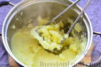 Фото приготовления рецепта: Картофельные котлеты с колбасой - шаг №3