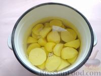 Фото приготовления рецепта: Картофельный крем-суп с беконом и сухариками - шаг №3