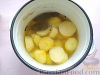 Фото приготовления рецепта: Картофельный крем-суп с беконом и сухариками - шаг №10