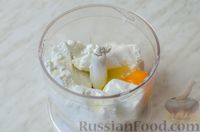 Фото приготовления рецепта: Бисквитная ватрушка со сладкой творожной начинкой - шаг №2