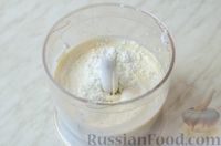 Фото приготовления рецепта: Бисквитная ватрушка со сладкой творожной начинкой - шаг №4
