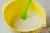 Фото приготовления рецепта: Бисквитная ватрушка со сладкой творожной начинкой - шаг №11