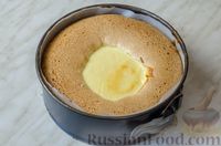Фото приготовления рецепта: Бисквитная ватрушка со сладкой творожной начинкой - шаг №14