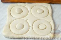 Фото приготовления рецепта: Кронаты, или Пончики из слоёного дрожжевого теста (на сковороде) - шаг №24