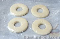 Фото приготовления рецепта: Кронаты, или Пончики из слоёного дрожжевого теста (на сковороде) - шаг №25