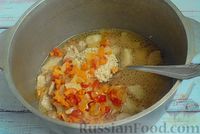 Фото приготовления рецепта: Ячневая каша с мясом и овощами - шаг №7