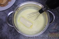 Фото приготовления рецепта: Торт "Наполеон" из слоёного печенья, с бананом и заварным кремом - шаг №5
