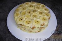 Фото приготовления рецепта: Торт "Наполеон" из слоёного печенья, с бананом и заварным кремом - шаг №11