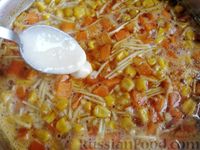 Фото приготовления рецепта: Суп с кукурузой, лапшой и клёцками - шаг №9
