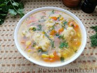 Фото приготовления рецепта: Суп с кукурузой, лапшой и клёцками - шаг №12