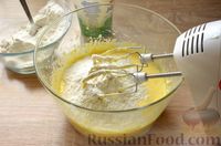 Фото приготовления рецепта: Имбирные кексы на йогурте, с лимонной цедрой - шаг №8
