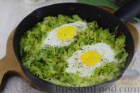 Фото к рецепту: Яичница с тушёной капустой