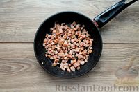 Фото приготовления рецепта: Картофель, запечённый с ветчиной и соусом бешамель - шаг №4