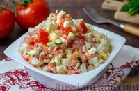 Фото приготовления рецепта: Салат с крабовыми палочками, помидором, брынзой и яйцами - шаг №11