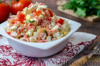Фото приготовления рецепта: Салат с крабовыми палочками, помидором, брынзой и яйцами - шаг №13