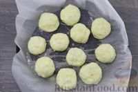 Фото приготовления рецепта: Картофельные котлеты с творогом (в духовке) - шаг №8