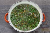 Фото приготовления рецепта: Грибной суп с щавелем и вермишелью - шаг №10