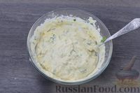 Фото приготовления рецепта: Закусочные маффины с сыром, чесноком и зеленью - шаг №8
