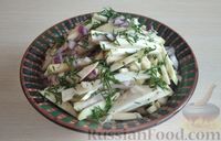 Фото приготовления рецепта: Салат из сельдерея с яблоками и луком - шаг №10