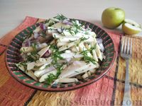 Фото к рецепту: Салат из сельдерея с яблоками и луком