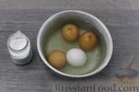 Фото приготовления рецепта: Яичный салат с морковью и луком - шаг №3