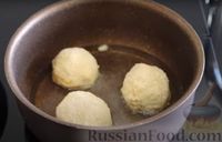 Фото приготовления рецепта: Картофельные шарики с сыром - шаг №6
