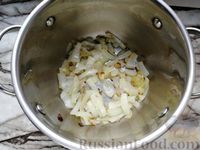 Фото приготовления рецепта: Суп-пюре из брокколи с плавленым сыром - шаг №2