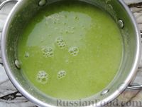 Фото приготовления рецепта: Суп-пюре из брокколи с плавленым сыром - шаг №7