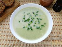 Фото приготовления рецепта: Суп-пюре из брокколи с плавленым сыром - шаг №13