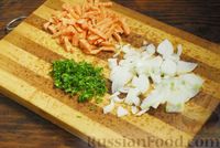 Фото приготовления рецепта: Картошка, тушенная с грибами и тушёнкой - шаг №3