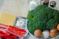 Фото приготовления рецепта: Слоёный дрожжевой пирог с брокколи, крабовыми палочками и сыром - шаг №1